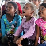 Crianças e jovens do coral “Canarinhos da Amazônia”
